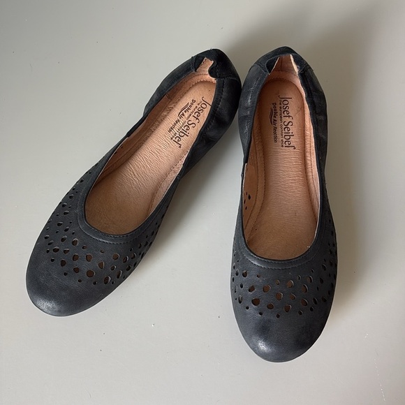 Josef Seibel Pippa Black Perforated Leather Slip-On Ballet Flats Size 40 - Picture 1 of 8